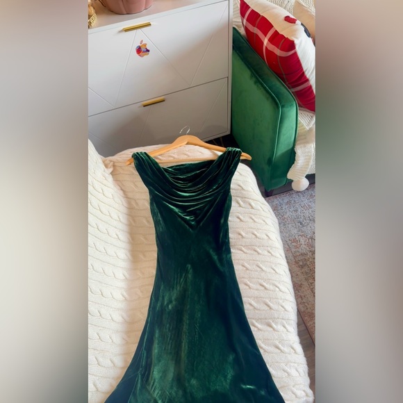 Reformation Elvie Velvet Dress In Forest, brand new, never worn, no flaws. - Picture 5 of 16